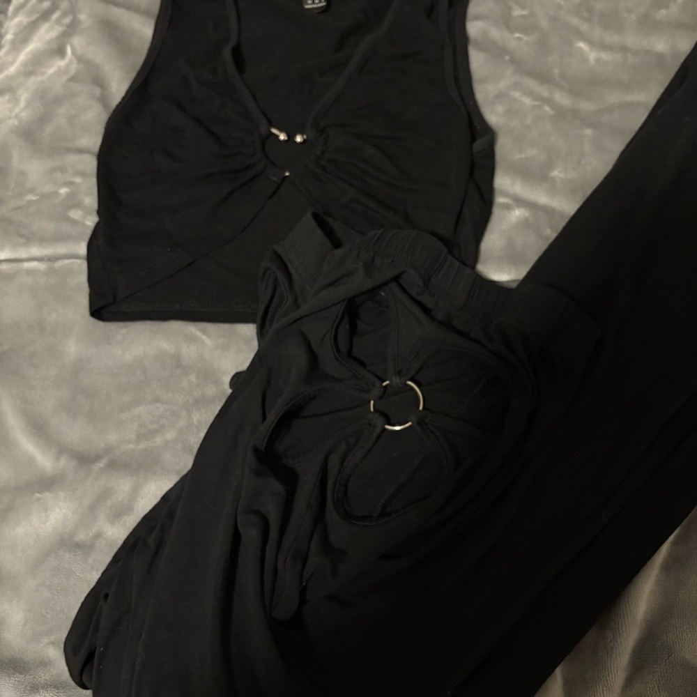 Black Heart/Flower Cut Out 2 Piece Set, Silver Details